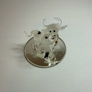 Glass Baron Genuine Sworavski Element Ellie Bell Glass Cow On Mirrored Disk